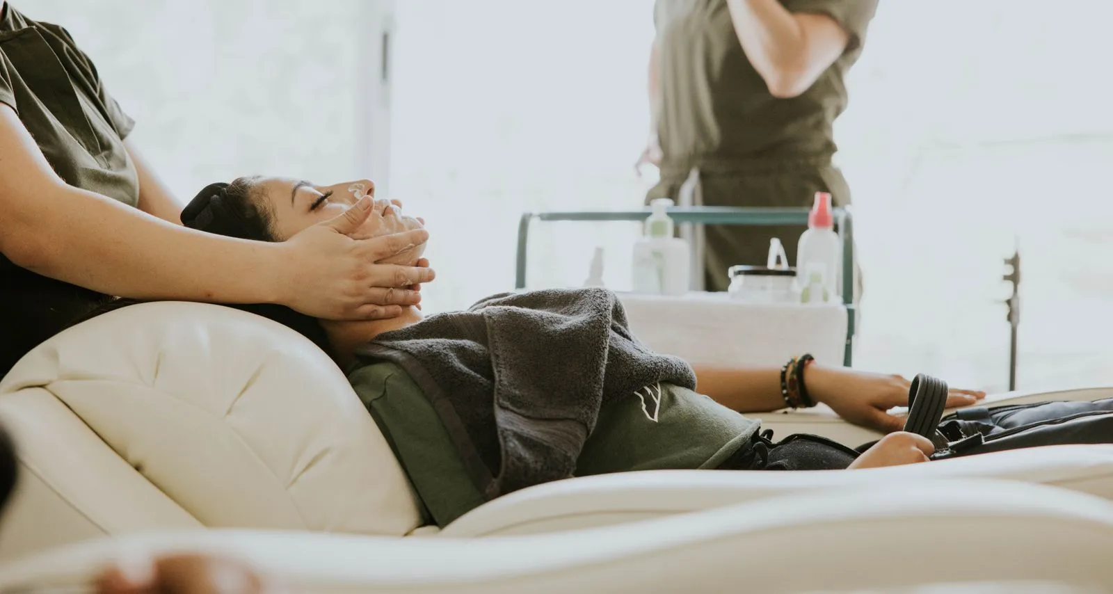Trattamento viso in un beauty atelier