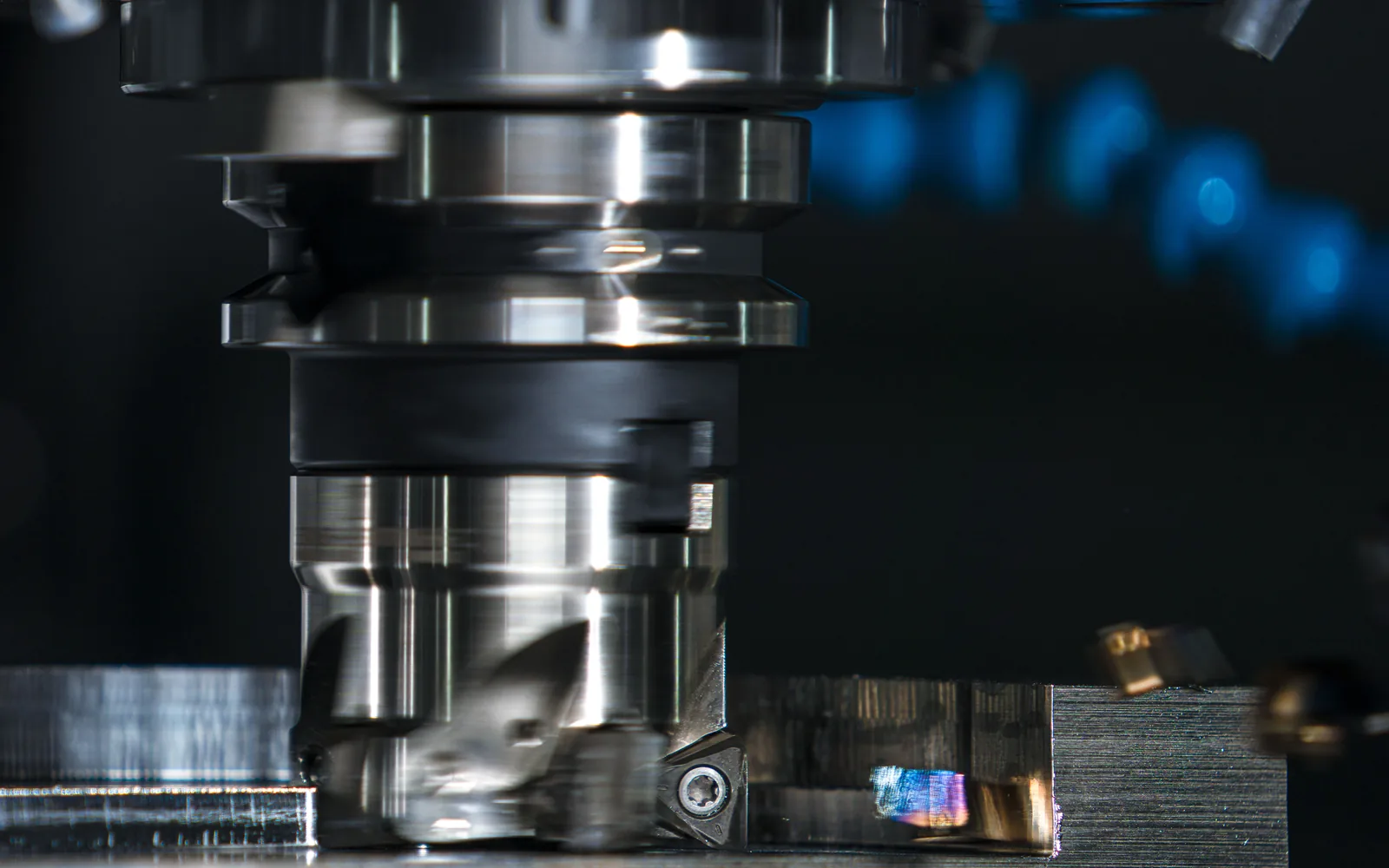 Lavorazione di fresatura su componente metallico
