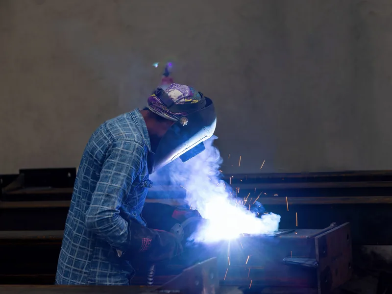 Area produttiva con macchinari industriali